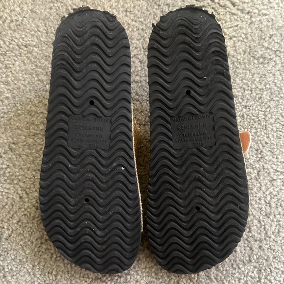 Gold Sandals - Picture 4 of 7